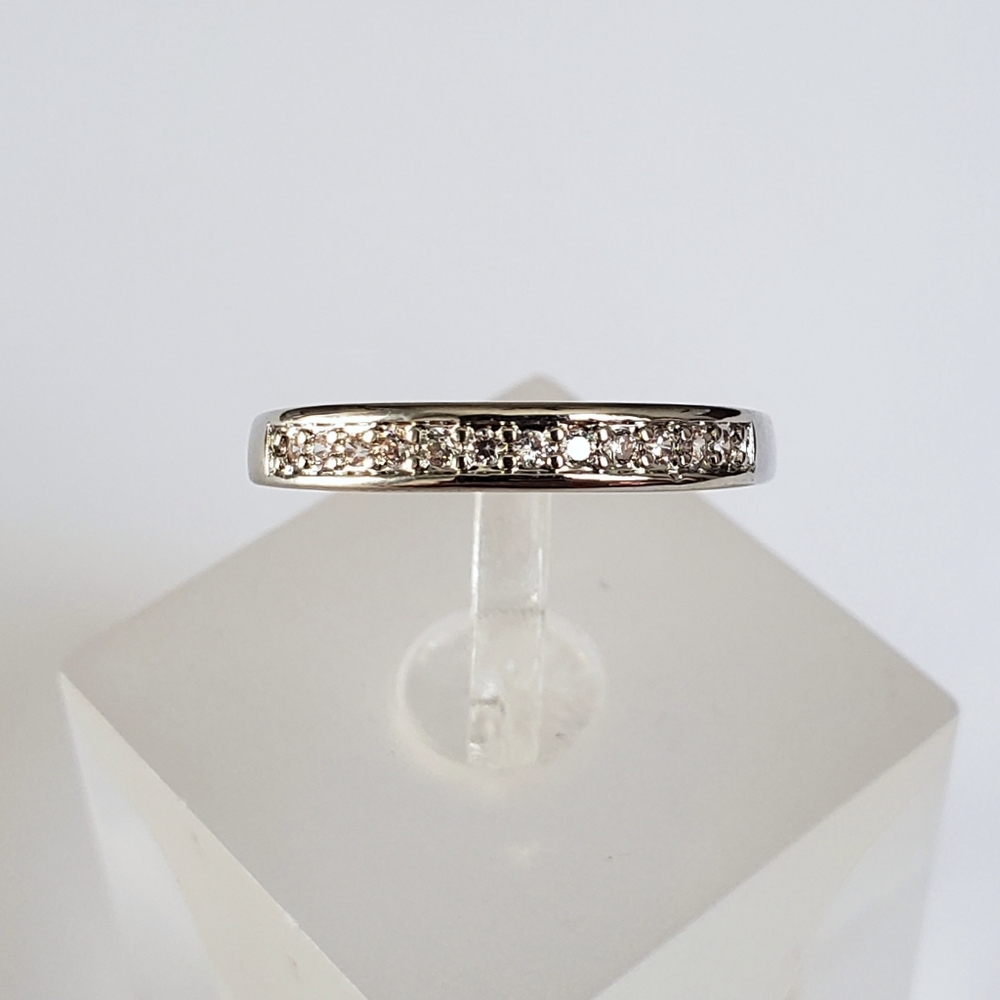 18k Channel Set Band - Picture 3 of 8
